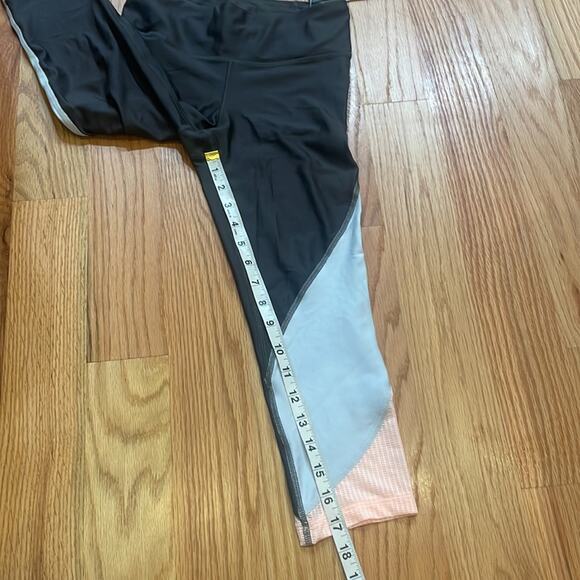 Under Armour heatgear compression workout Capri size small new with tag - Picture 4 of 6